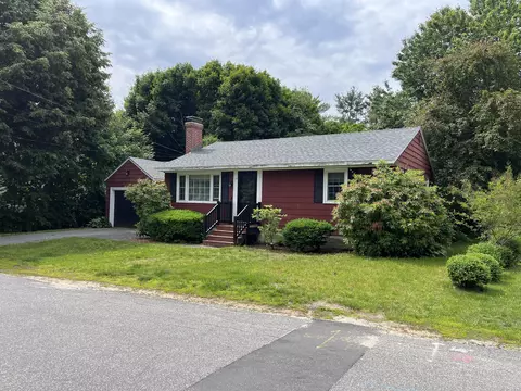 77 High St, Yarmouth, ME 04096