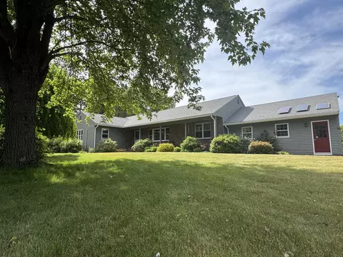 19 Evergreen Dr, Yarmouth, ME 04096