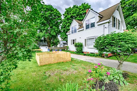34 Leonard St, Portland, ME 04103