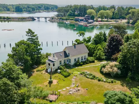 14 Garrison Pt, York, ME 03909
