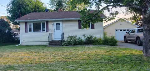 89 Grove St, Brewer, ME 04412