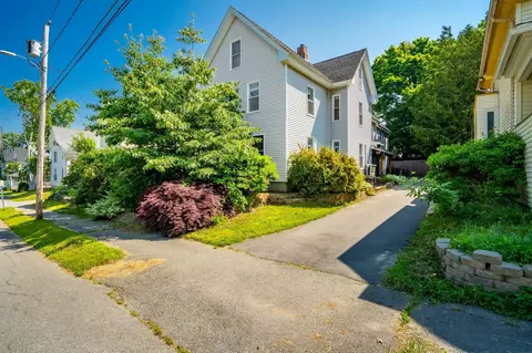 273 Pine St, Bangor, ME 04401