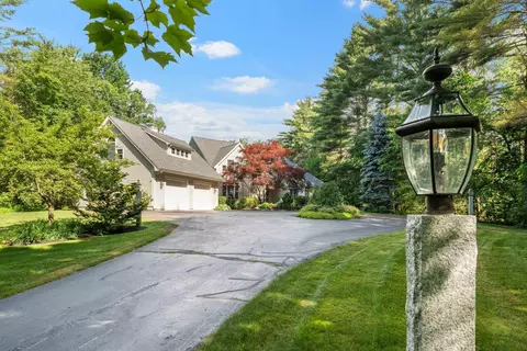 4 Baltusrol Cir, Falmouth, ME 04105