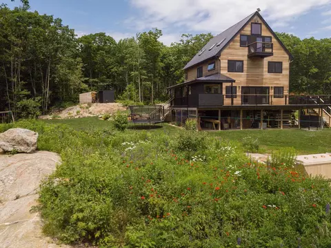 54 S Ridge Dr, Lincolnville, ME 04849
