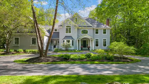 19 Preservation Dr, Falmouth, ME 04105