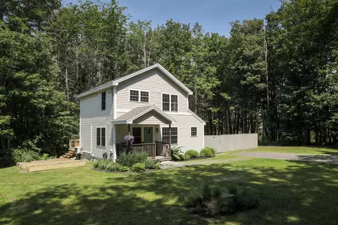 17 Oak Ave, Freeport, ME 04032