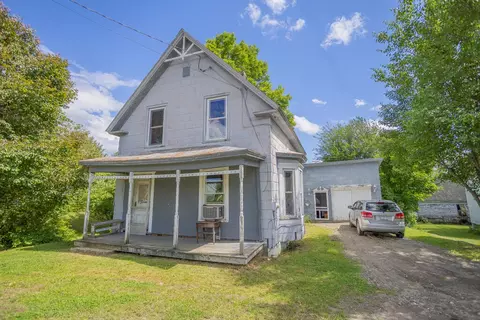 7 Pleasant St, Wilton, ME 04294