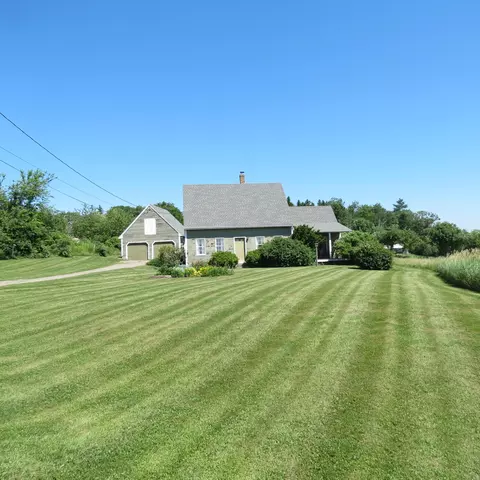 15 Townhouse Rd, Lincolnville, ME 04849