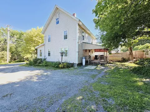 15 Broadway, Orono, ME 04473