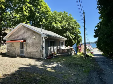 15 Sullivan St, Eastport, ME 04631
