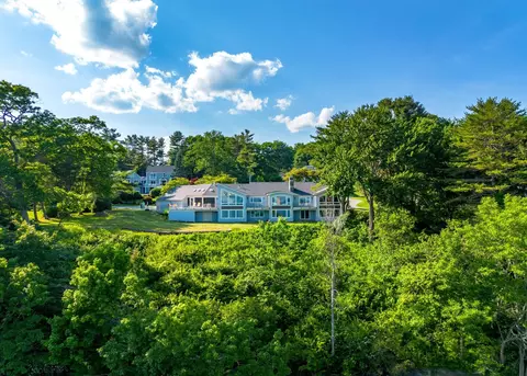 7 Ledge Rd, Cumberland, ME 04110