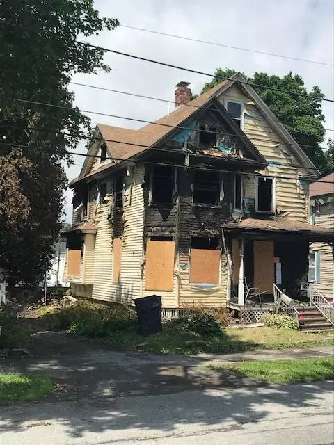 218 Elm St, Bangor, ME 04401