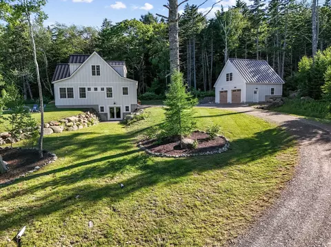 48 Old Stone Rd, Lincolnville, ME 04849
