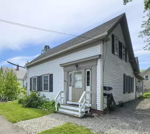 92 Pleasant St, Rockland, ME 04841