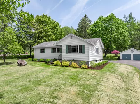 82 Spruce St, Bucksport, ME 04416