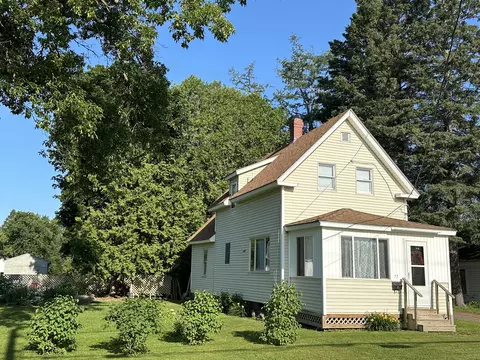 77 High St, Houlton, ME 04730