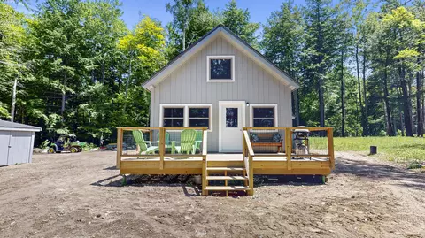 46 W Lake Dr, Monmouth, ME 04259