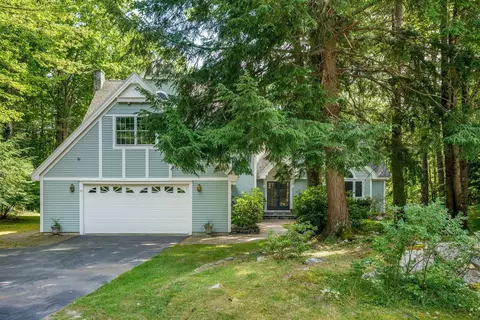 18 Oakmont Dr, Falmouth, ME 04105
