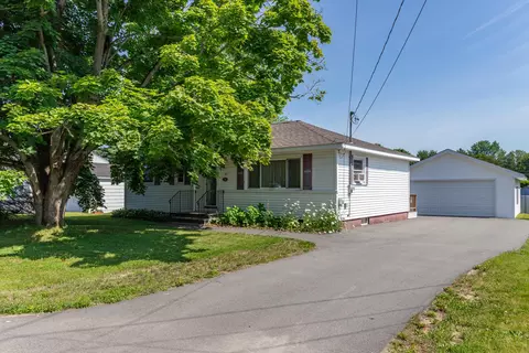 32 Park Ave W, Brewer, ME 04412