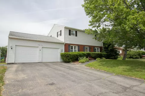 77 Hillcrest Dr, Brewer, ME 04412