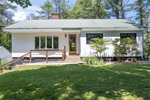 137 Bow St, Freeport, ME 04032