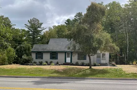 77 Middle Rd, Falmouth, ME 04105