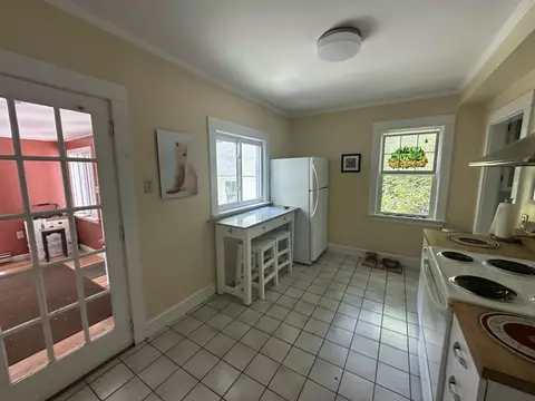 1004 Broadway St, Bangor, ME 04401