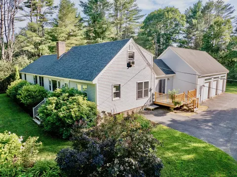 29 Webster Rd, Freeport, ME 04032