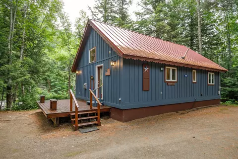 1022 Spurline Rd, Carrabassett Valley, ME 04947