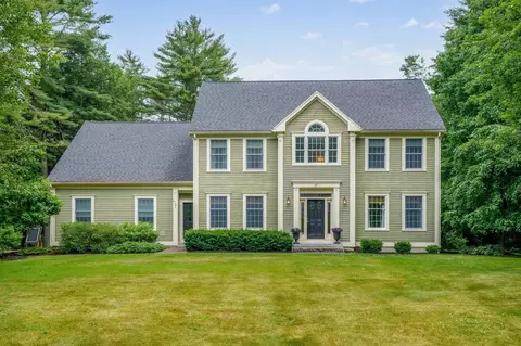 17 Hazeltine Dr, Cumberland, ME 04021