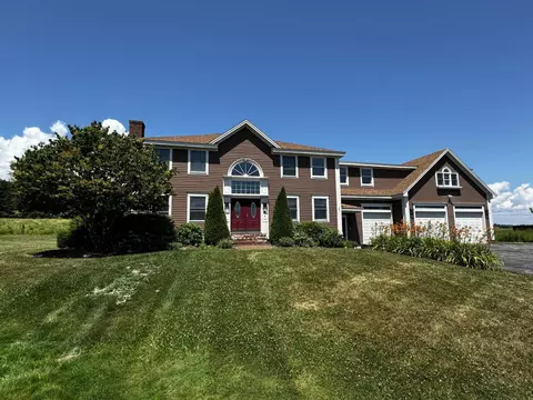 8 Turnberry Dr, Cumberland, ME 04021
