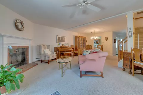 4 Settlers Ct #302, Portland, ME 04103