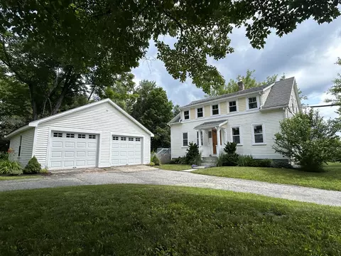 99 Bow St, Freeport, ME 04032