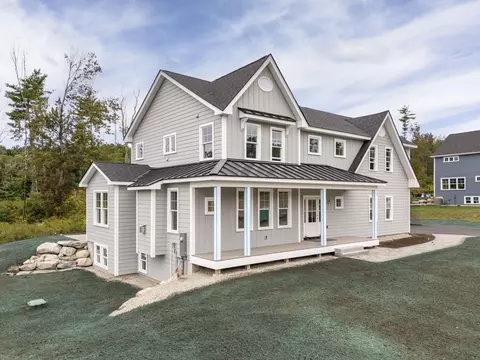 19 Eagles Ln, Falmouth, ME 04105