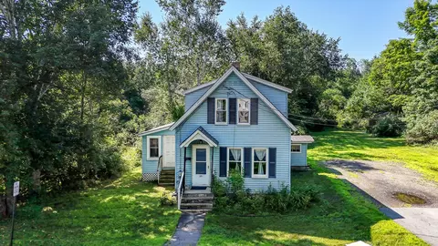171 Middle St, Farmington, ME 04938