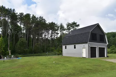 3 Maranacook Rd, Winthrop, ME 04364