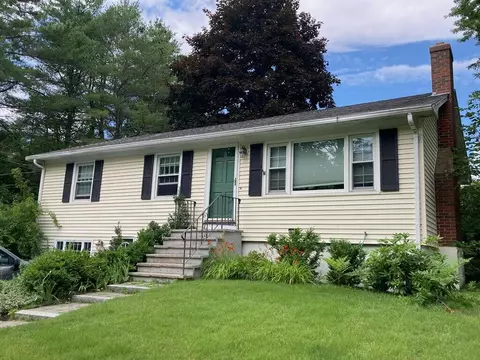 80 Middle Rd, Falmouth, ME 04105