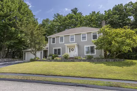 11 Northledge Ter, Falmouth, ME 04105