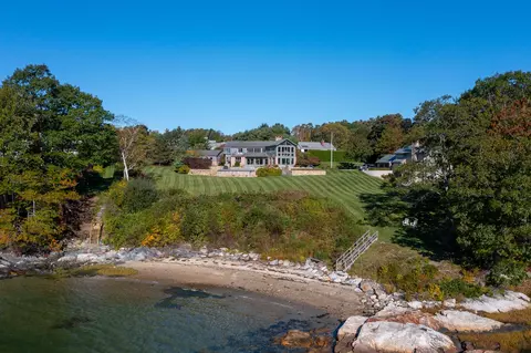 14 Lantern Ln, Cumberland, ME 04110