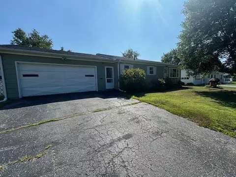 21 Bosse St, Lewiston, ME 04240