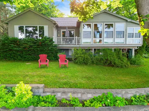 15 Second Cove Rd, Winthrop, ME 04364