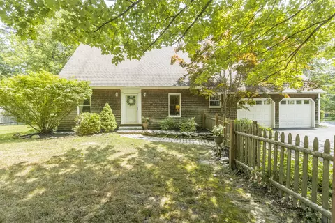 135 Mountain Rd, Falmouth, ME 04105