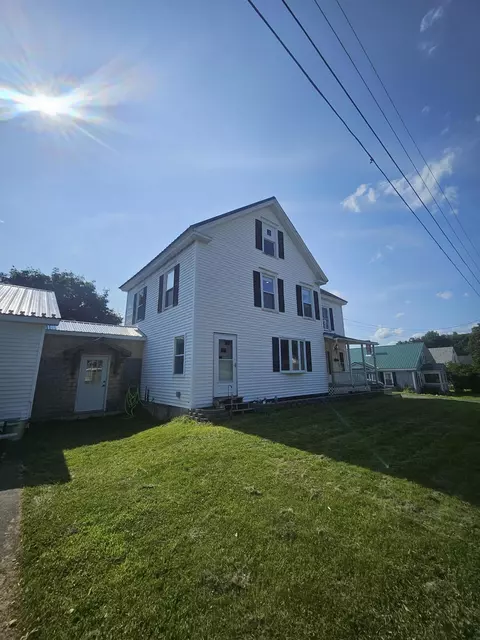 9 Maple St, Dover Foxcroft, ME 04426