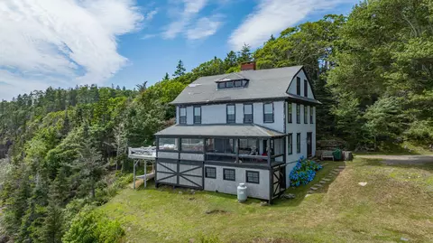 84 Club Rd, Phippsburg, ME 04562