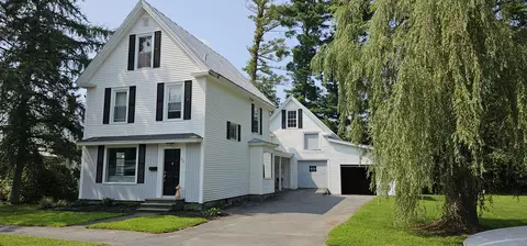 29 Bloomfield St, Skowhegan, ME 04976