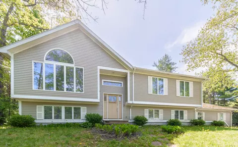 3 Westwood Rd, Bangor, ME 04401