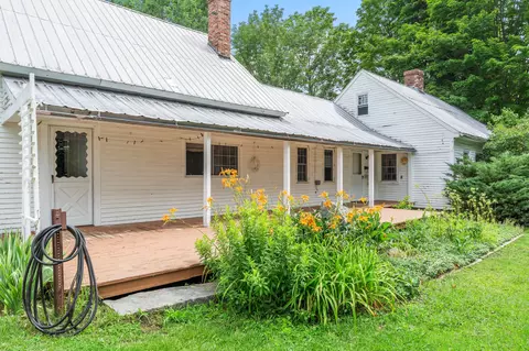 360 Church Rd, Readfield, ME 04355