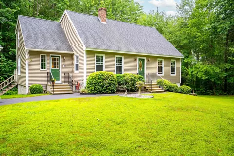 2 Mayfield Dr, Westbrook, ME 04092