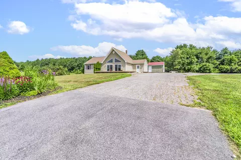 90 Country Ln, Westbrook, ME 04092