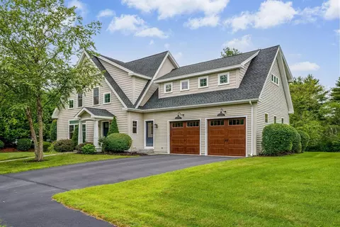 9 Mussel Cove Ln, Falmouth, ME 04105